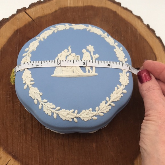 Wedgwood Blue Jasperware Lidded Keepsake/Trinket Box - Picture 14 of 15